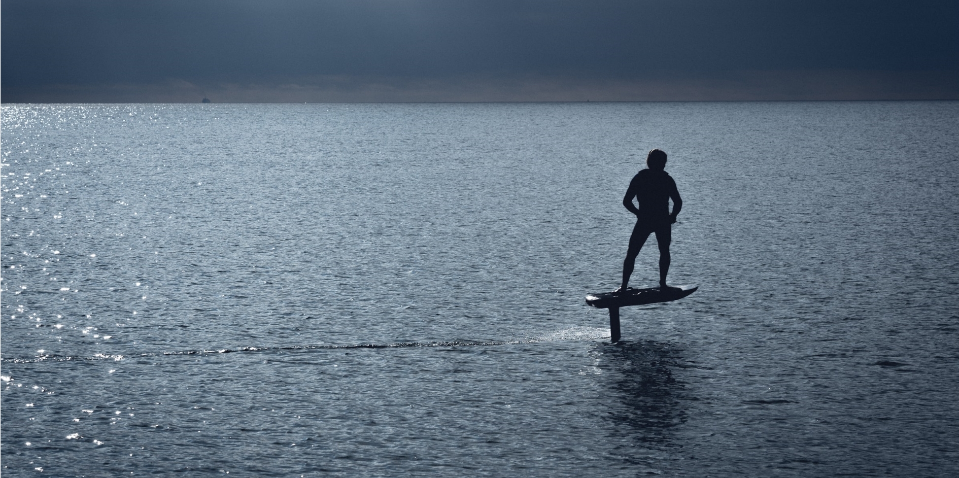 TRAIN YOURSELF AND IMPROVE YOUR SURFING SKILLS WITH AN ELECTRIC SURFBOARD